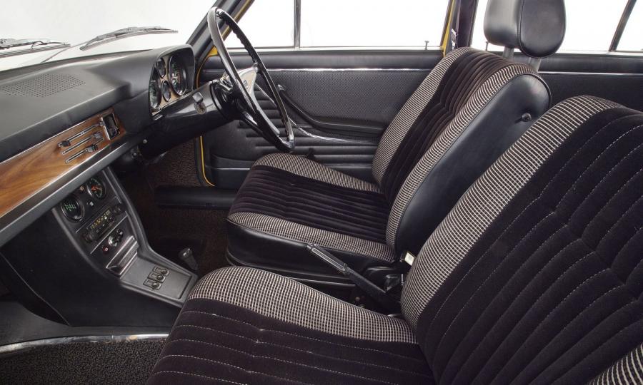 Интерьер Audi 100 (C1) 1968 года  (UK) (фото 5 из 9)